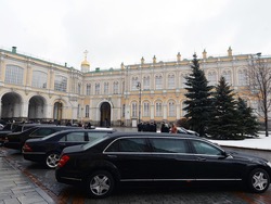 Более половины кремлевских чиновников оказались без собственных машин