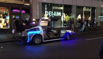На улицах Нью-Йорка видели авто из "Назад в будущее"