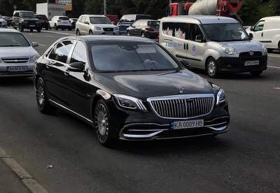 На украинских дорогах засняли самый роскошный Mercedes Maybach