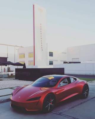 В Сеть "слили" снимки нового спорткара Tesla Roadster