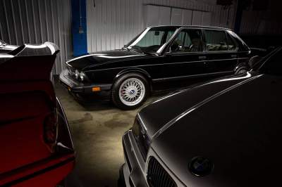 Коллекционер продает 13 новых BMW М-серии