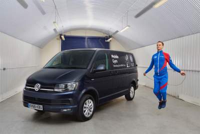 Volkswagen Transporter превратили в передвижной спортзал