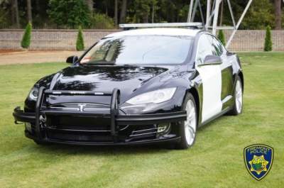 Tesla тестирует автомобиль для американской полиции