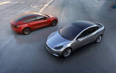 Автомобильный обозреватель рассказал об отличиях новой Tesla