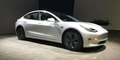 Tesla сняла с продаж бюджетную Model 3 