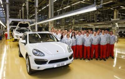 Porsche пообещал всем своим работникам премию в 9700 евро
