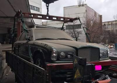В Киеве обнаружили брошенный винтажный Bentley