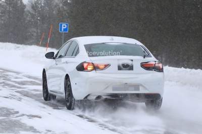 Новый седан Opel Insignia видели на тестах