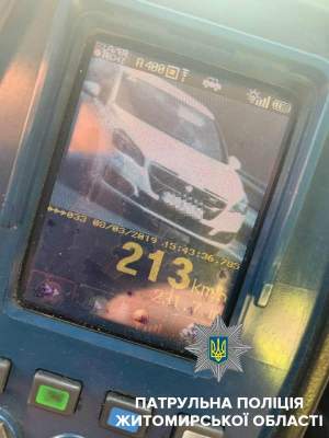 На трассе Киев-Чоп поймали нарушителя на скорости 213 км/ч