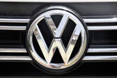 Volkswagen модернизирует логотип