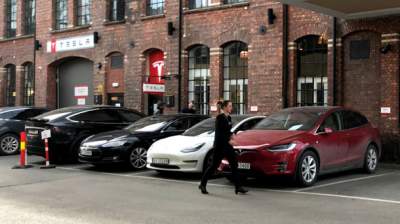 Tesla существенно снизила производство автомобилей