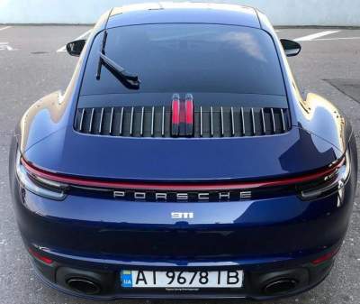 В Украине видели новейший спорткар Porsche 911
