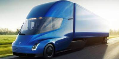 Серийное производство грузовика Tesla Semi перенесли