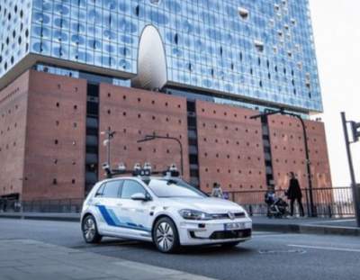 Volkswagen тестирует инновационный автопилот