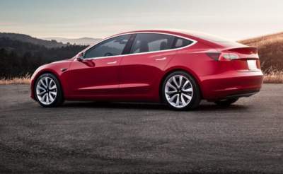 Владельцы Tesla Model 3 перечислили недостатки этой модели