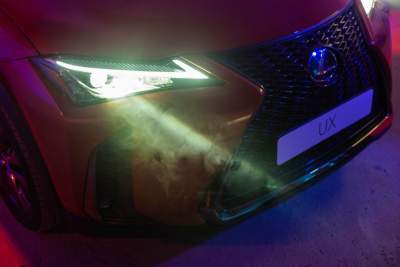 Lexus выпустит электрифицированный миникроссовер