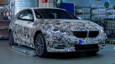 В Сеть попали первые снимки обновленного кроссовера BMW X1