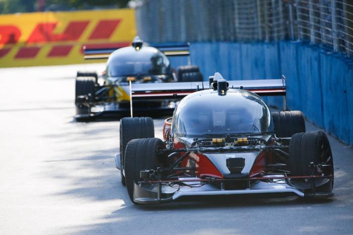 Первые гонки самоуправляемых автомобилей в Formula E закончились аварией