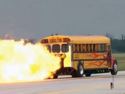 Школьный автобус в США разогнали до скорости 600 км/ч
