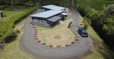 Новозеландец построил вокруг дома собственный гоночный трек
