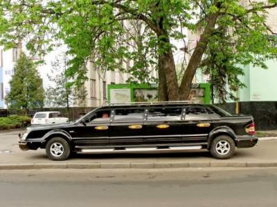 Украинец переделал Audi A8 в лимузин