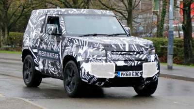 Land Rover впервые показала обновленный Defender
