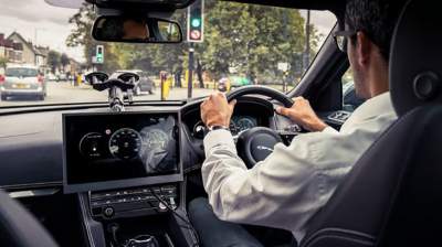 В Jaguar авто научат ездить без светофоров