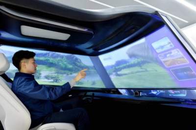 Hyundai превратила лобовое стекло в цифровой дисплей