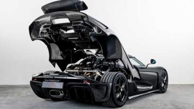 Koenigsegg построила гиперкар в кузове из "голого" углеродного волокна