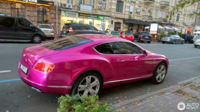 В Киеве видели "гламурный" Bentley Coninental