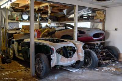 В заброшенном американском гараже нашли шесть ретро-авто