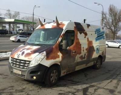 Под Киевом засняли интересный тюнинг микроавтобуса Renault