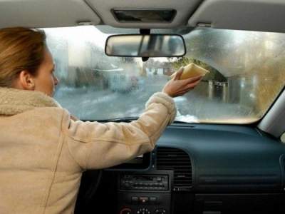 Автовладельцам рассказали, как избавиться от запотевания стекол