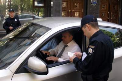 Юрист предупредил украинских водителей о новом способе мошенничества