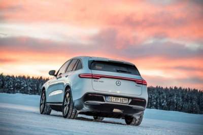 Mercedes провел испытания модели EQC в зимних условиях