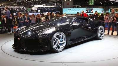 Новый суперкар Bugatti впервые засняли в движении