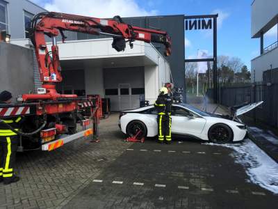 В Нидерландах придумали необычный способ тушения горящих авто