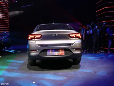 Chevrolet показала новый бюджетный седан в Китае