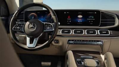 Mercedes-Benz GLS 2020 показали в первых снимках