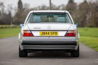 «Мистер Бин» выставил на продажу раритетный Mercedes-Benz E500 