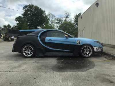 Умелец превратил Hyundai  в двойника Bugatti Chiron