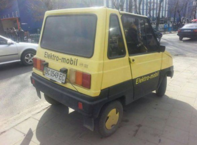 На украинских дорогах видели редкое авто из 90-х