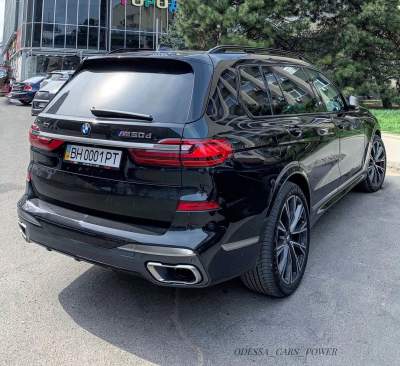 На украинских дорогах видели роскошный BMW X7 2019